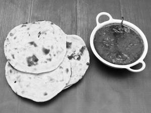 Veg Maratha + 3 Tandoor Roti