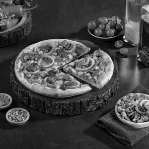Spiced Chicken And Corn Pizza