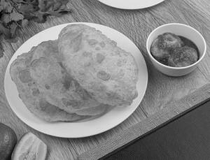 Luchi (3pcs) With Egg Kosha(2 Pcs)