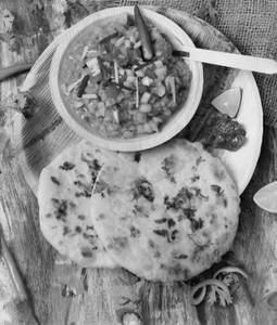 Pateela Mutter With Kulcha