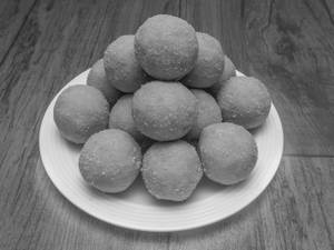Besan Laddu
