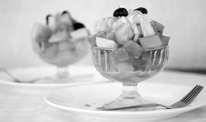 Fruits Topped With Ice Cream  ( 150 gram/serve in gram )