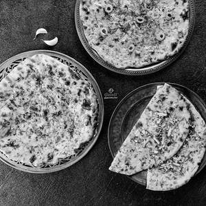 Gulatis Special Shahi Bharwan Bread Basket