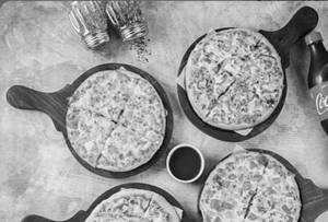 Paneer Onion + Tamato Golden Corn + Onion Capsicum + Capsicum Paneer + Coke 750 ML