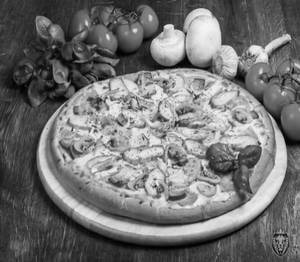 Classy Onion Paneer Pizza