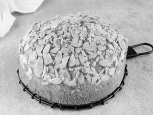 Almond Butterscotch Tea Cake (300g)