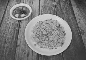 Schezwan Paneer ( 4 Psc) & Veg Fried Rice ( 450ml)