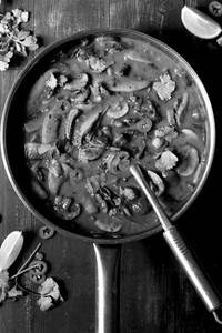 Mushroom Sauji Curry + 4 Tawa Phulkas + Steam Rice Portion