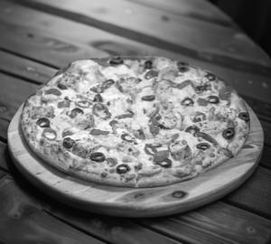 Paneer cheese pizza