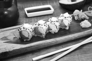 Salmon Cream Cheese Sushi [4 Pieces]