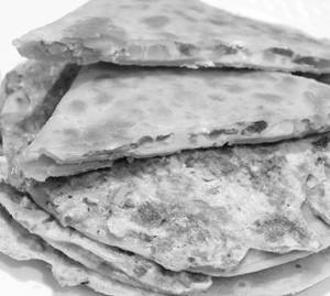 Paneer pyaaz egg parantha