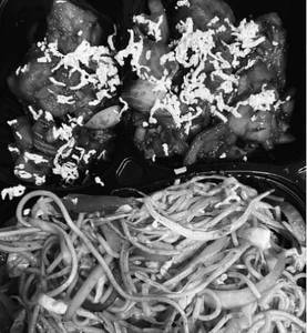Chilli Paneer Gravy + Veg Noodles