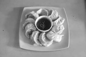 Chicken Steamed Momos [8 Pieces]