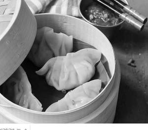 Veg Cheese Burst Momos