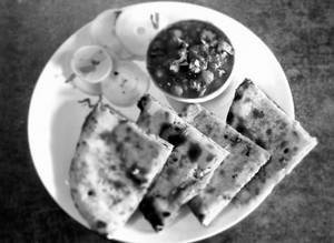 Amritsari Kulche + Pindi Chole