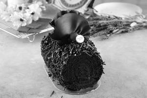 Chocolate Truffle Swiss Roll (1kg)