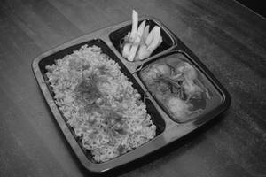 Veg Fried Rice With Veg Manchurian (4 Pcs)