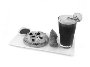 Iced Tea With Paneer Pizza And Mini Samosa