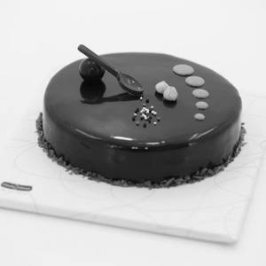Dutch Chocolate Cake (Eggless)