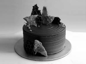 Honeycomb And Chocolate Devils Food Cake (1 Lb)