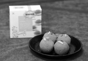 Kesar Motichoor Ladoo 4 Pcs (Desi Ghee)