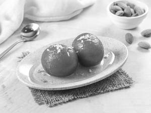 Gulab Jamun (2 Pcs).
