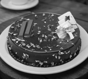 Eggless KitKat Cake