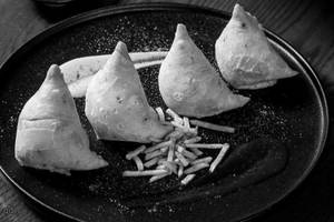 Tagda Tandoori Samosapav