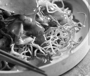 Pan Fried Noodles Veg / Chi / Mix (Noodles N Gravy Packed Seperately)
