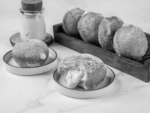 Vanilla Custard Bomboloni Doughnut