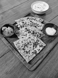 Aloo Pyaaz Parantha