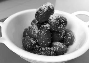 Dry Gulab Jamun [5 Pieces]