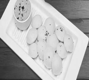 Rava Idli 4 Nos.  With Coconut Chutney