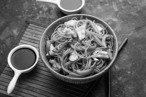 Egg dry hakka noodles