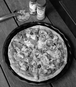 Medium Achari Paneer Pizza