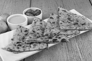 Aloo Paratha With Masala Dahi