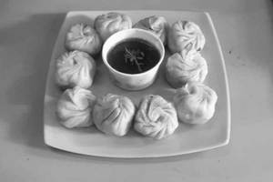 Veg Steamed Momos [8 Pieces]