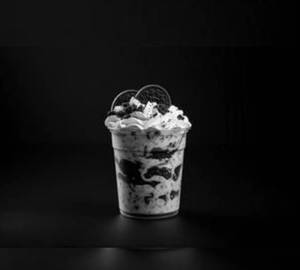 Oreo Milkshake With Vanilla Ice Cream