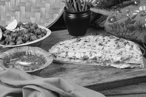 Cheese Amritsari Kulcha With Chole Or Dal Makhani