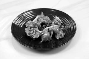Golden Fried Prawns In Sweet Chilly Sauce