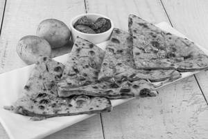 Aloo Paratha With Curd