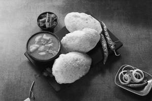 Matar Poori (3pcs)