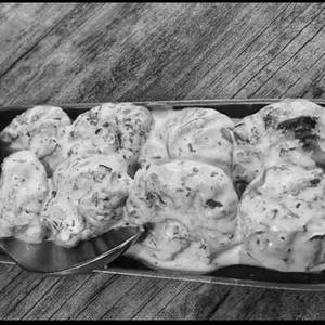 Cheesy Chicken Gravy Momos [5 Pieces]