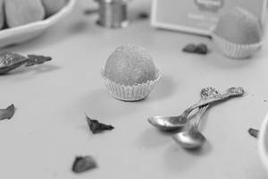 Plain Besan Laddu