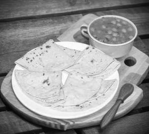 Chole With 4 Butter Roti Combo