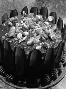Almond Caramel Crunch Cake 500gm