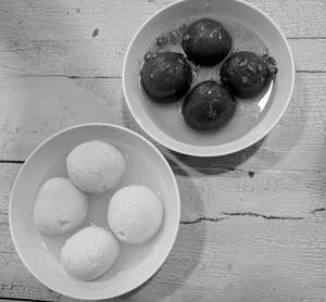 Ganga Jamuna Combo (rasgulla (4 Pc) + Gulab Jamun (4 Pc))