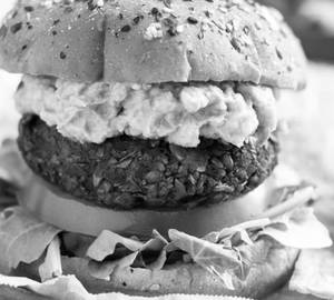 Beetroot Quinoa Burger With Guacamole 