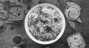 Veg Hyderabadi Dum Biryani [Serves 1]