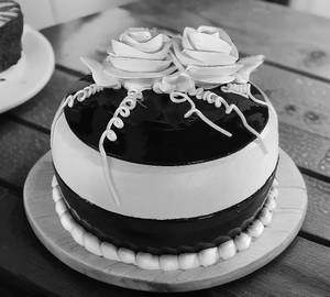 Chocolate Cream Cake (Eggless)